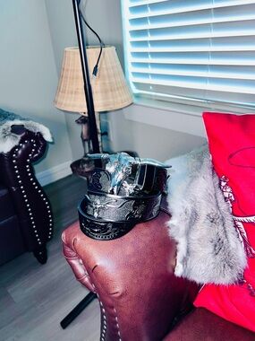 Western Silver-Tone Bull Buckle Belt